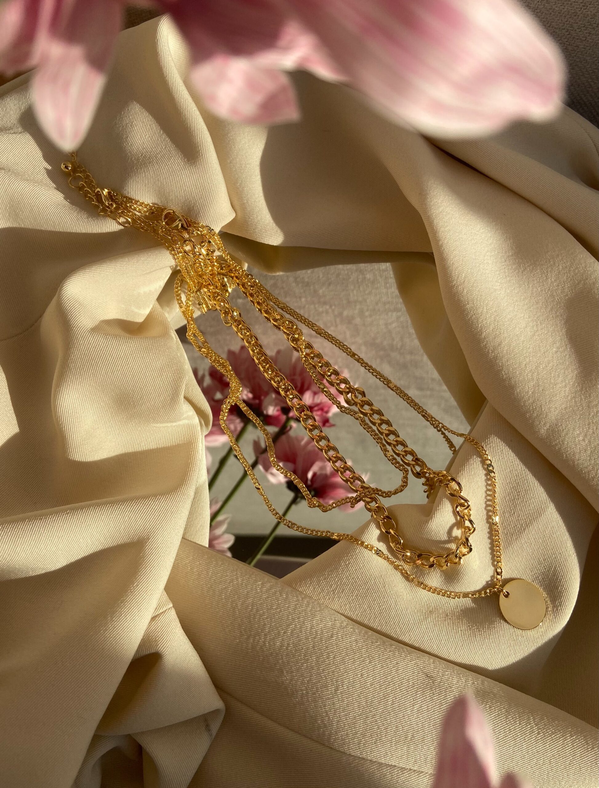 De schittering van Blush Jewels gouden sieraden